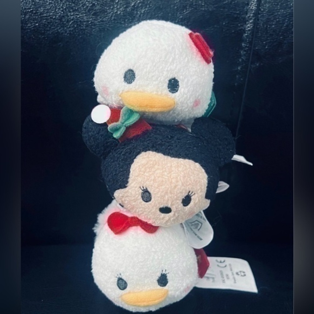 Christmas Holiday Tsum Tsum Plush Minnie Mouse Donald Duck Daisy Duck NWT